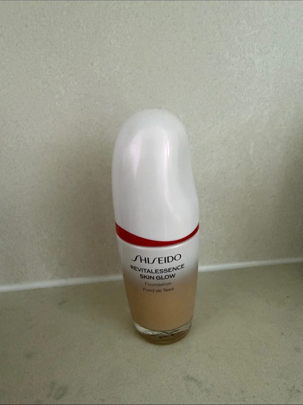 Shiseido Revitalessence Skin Glow Foundation — shade 340 oak